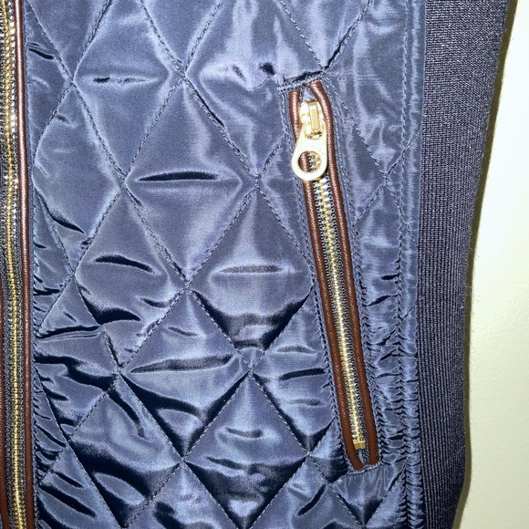 Joules Quilted Equestrian style Vest with removable fur collar. - Picture 2 of 8